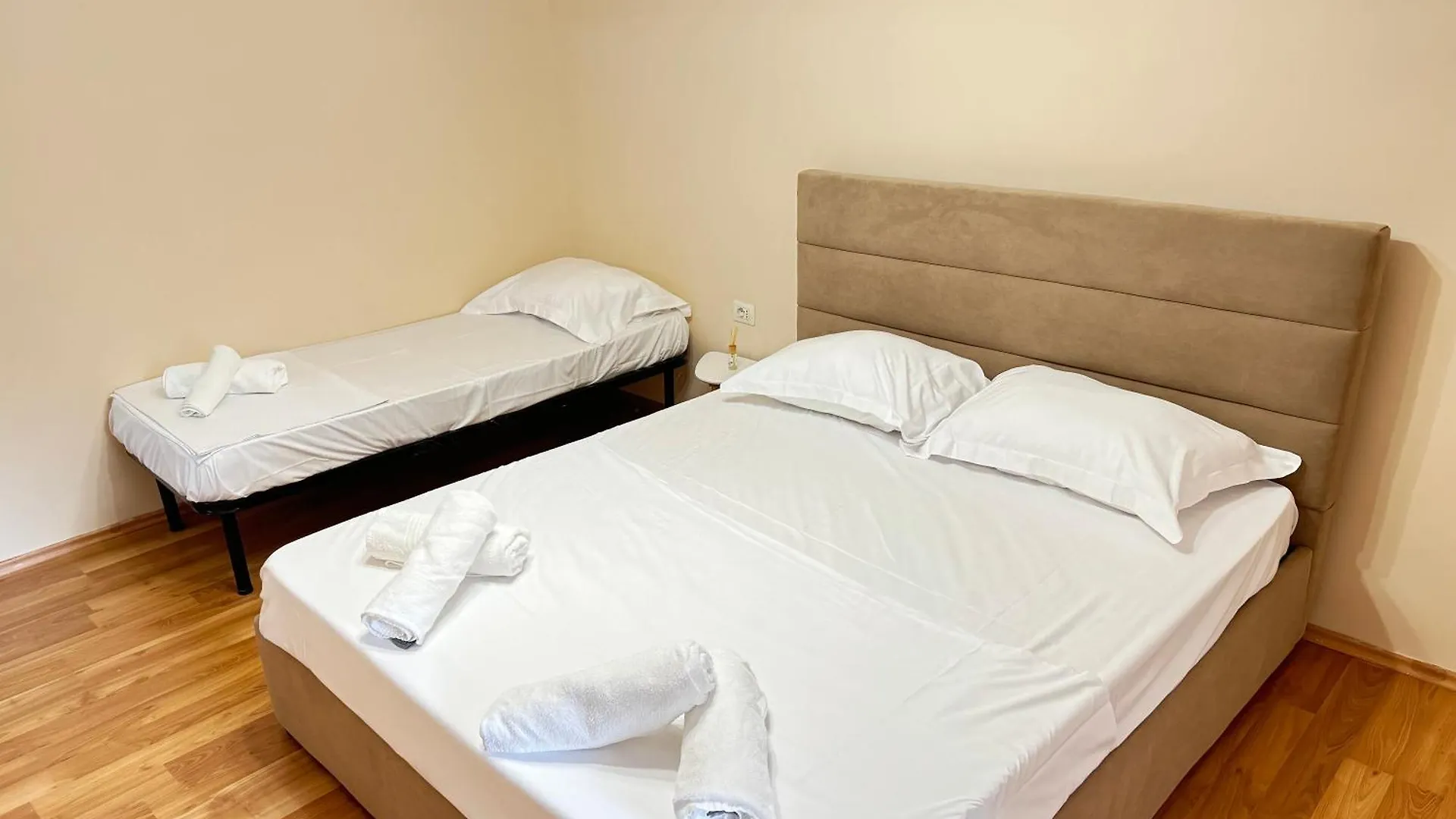 Skanderbeg Square Apartment 02 Tirana