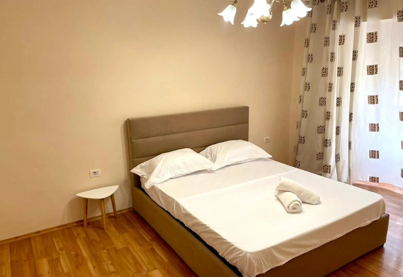 Skanderbeg Square Apartment 02 Tirana
